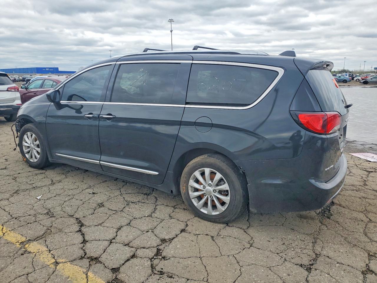 2019 Chrysler Pacifica Touring L - Image 2