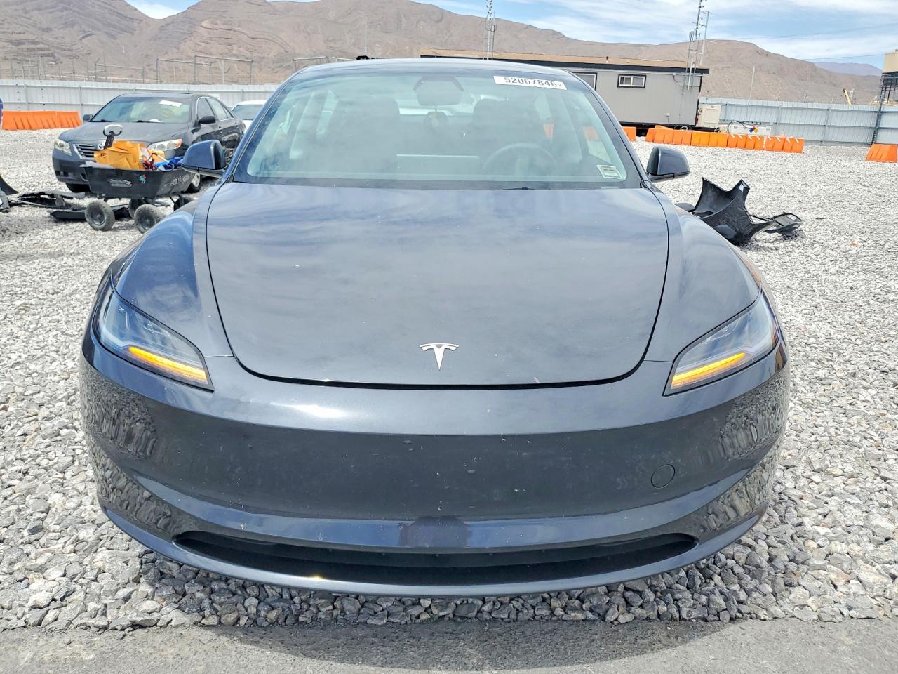 2025 Tesla Model 3 - Фото 5