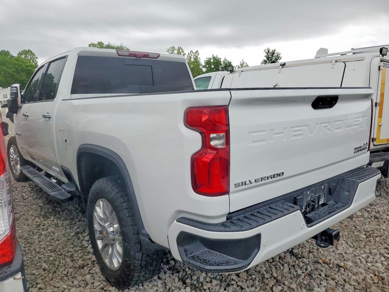 2023 Chevrolet Silverado K3500 High Country - Image 3