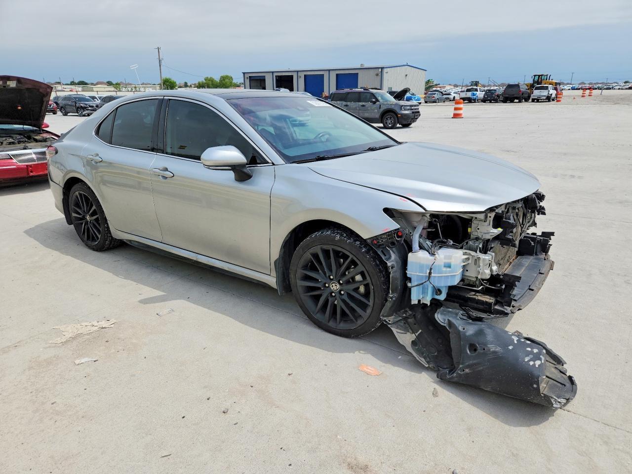 2021 Toyota Camry Ce V6 - Image 4