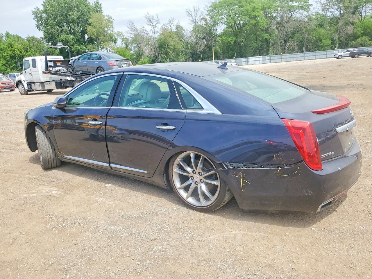 2013 Cadillac Xts Platinum - Image 2