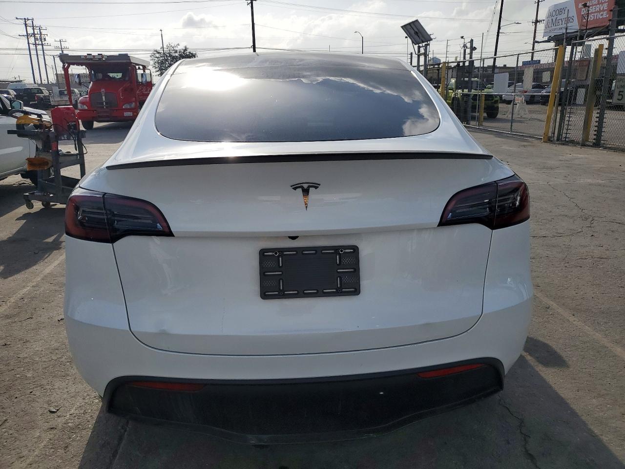 2024 Tesla Model Y - Фото 6
