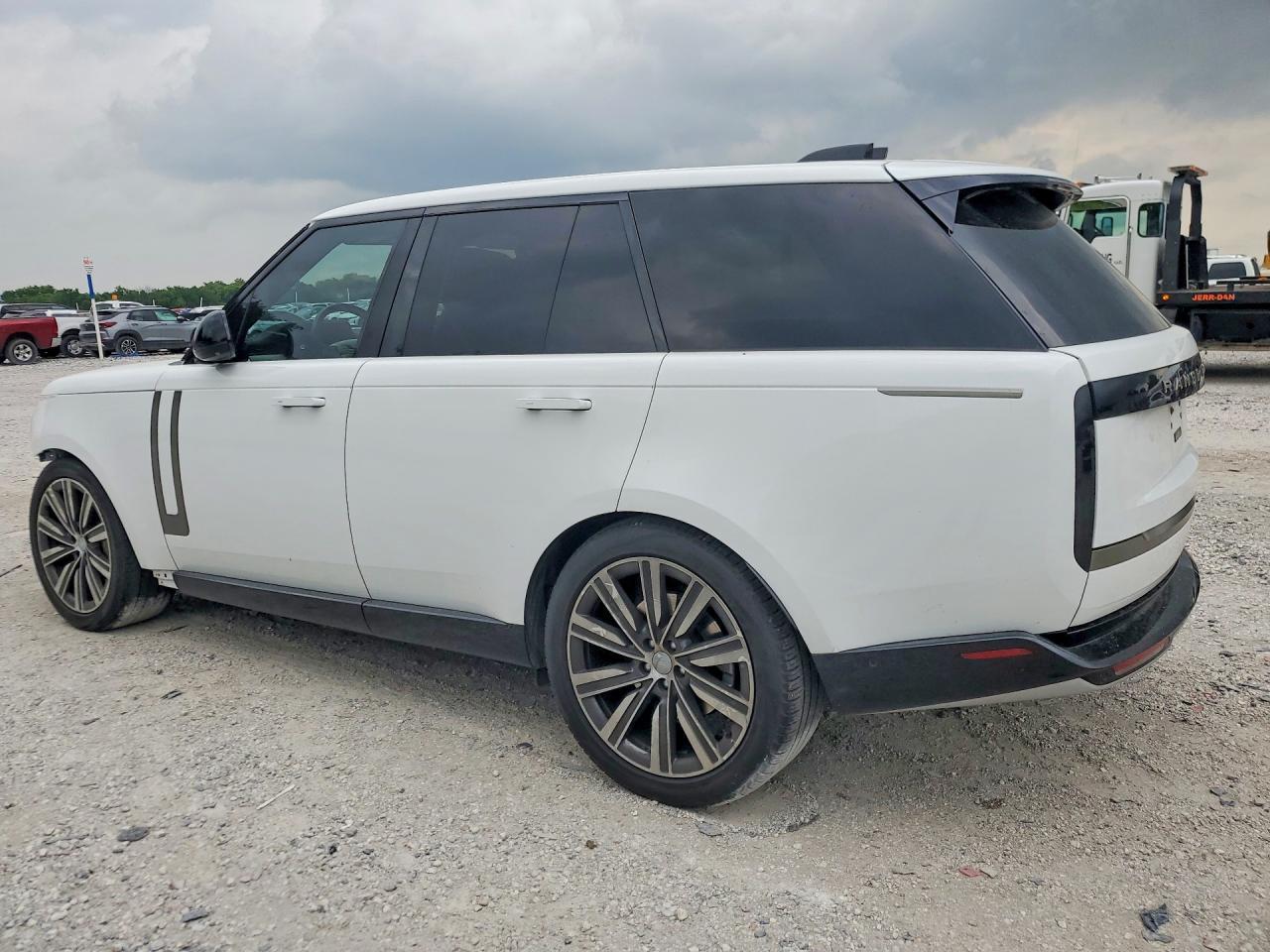2023 Land Rover Range Rover Se - Image 2