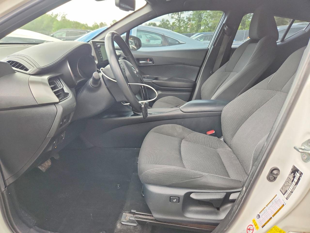2018 Toyota C-Hr Xle Premium - Image 7