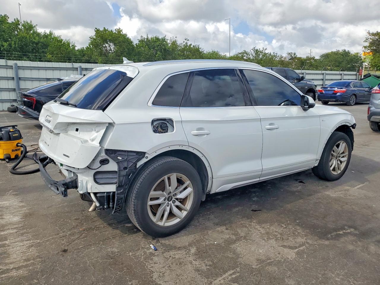 2022 Audi Q5 Premium 45 - Image 3