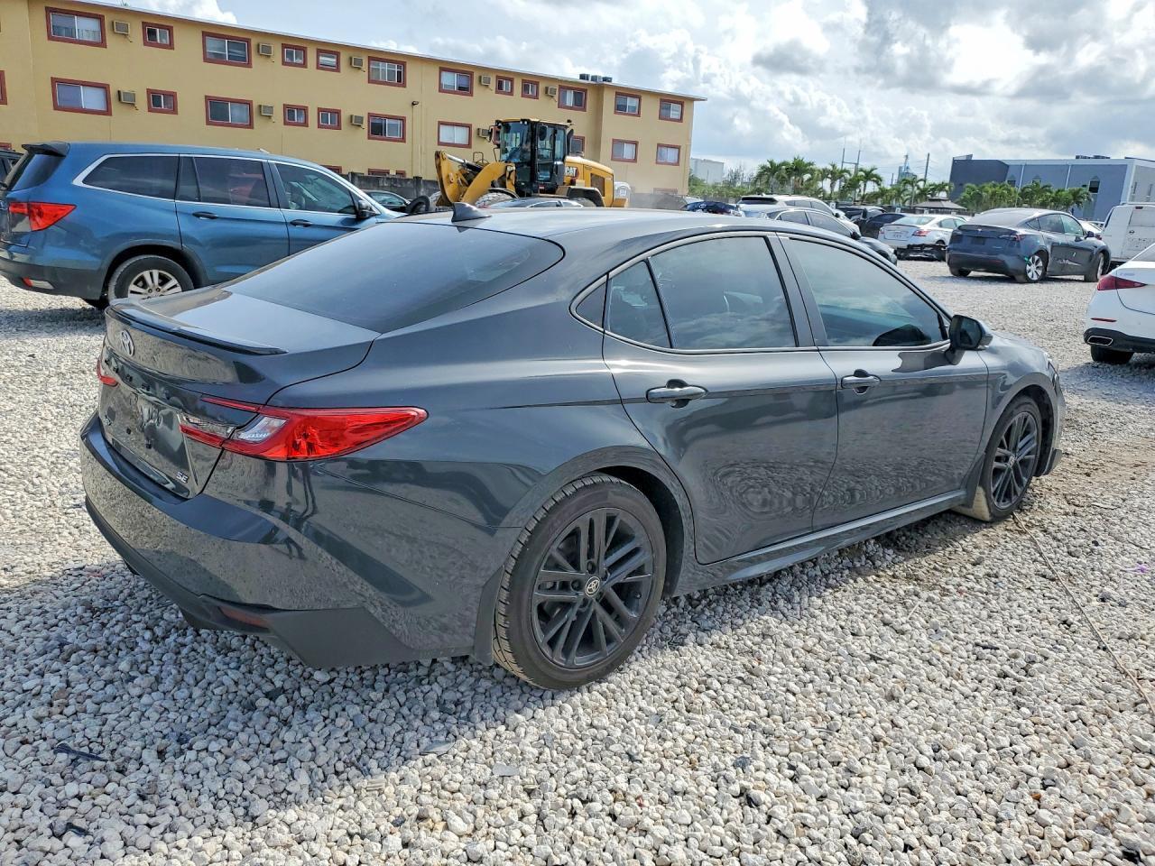 2025 Toyota Camry Se - Фото 3