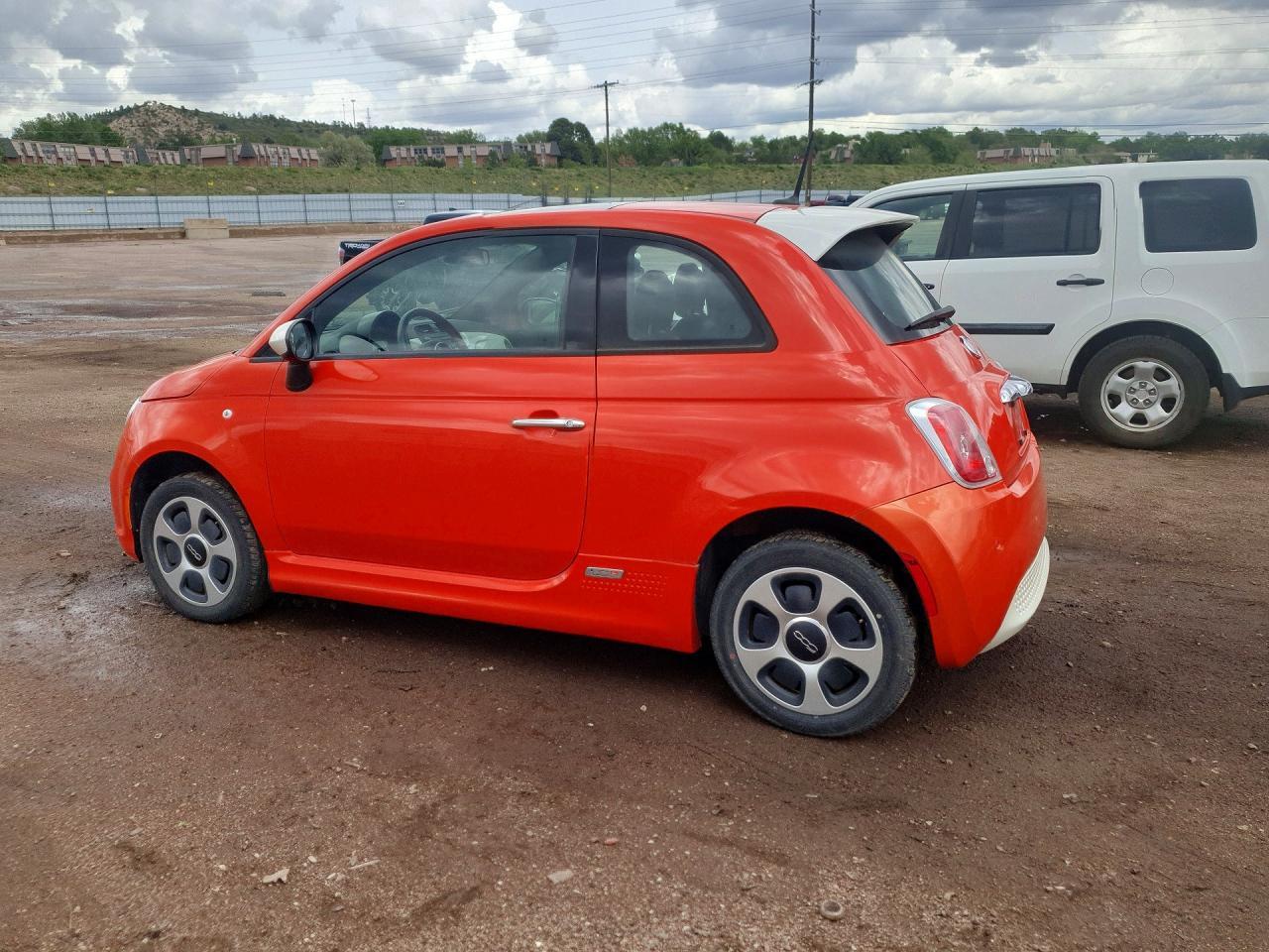 2014 Fiat 500 Electric - Image 2