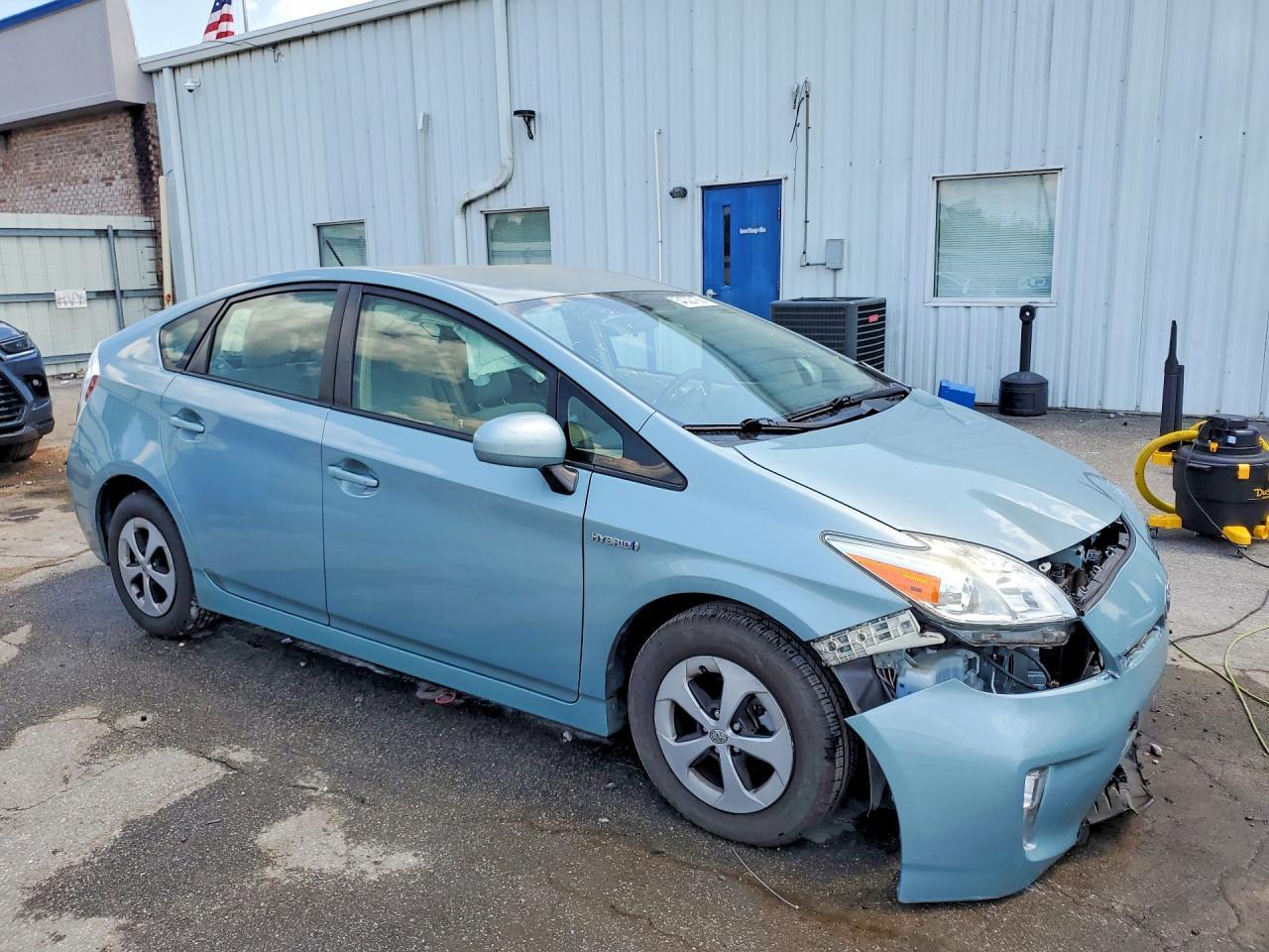 2015 Toyota Prius Two - Фото 4