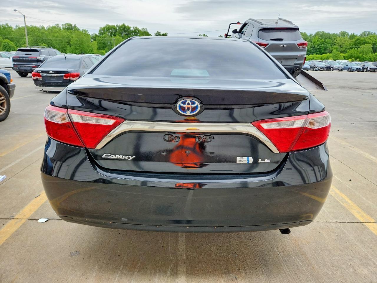 2015 Toyota Camry Hybrid Le - Image 6