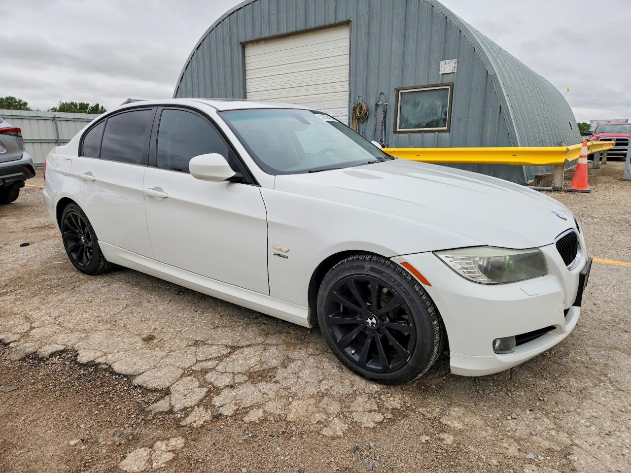 2011 BMW 328 Xi - Image 4