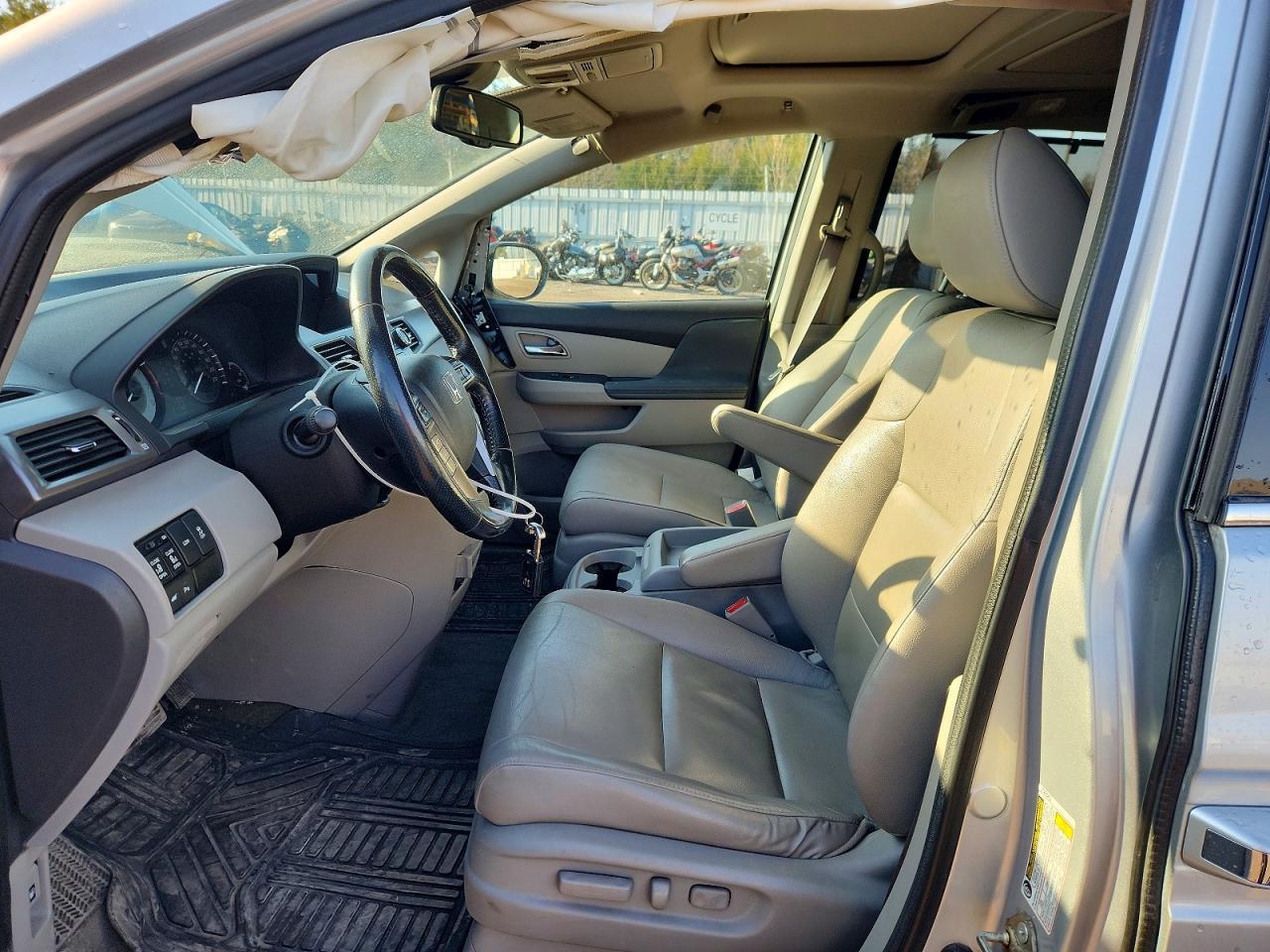 2015 Honda Odyssey Touring - Image 7