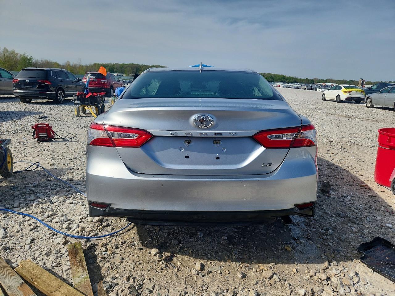 2020 Toyota Camry Le - Фото 6