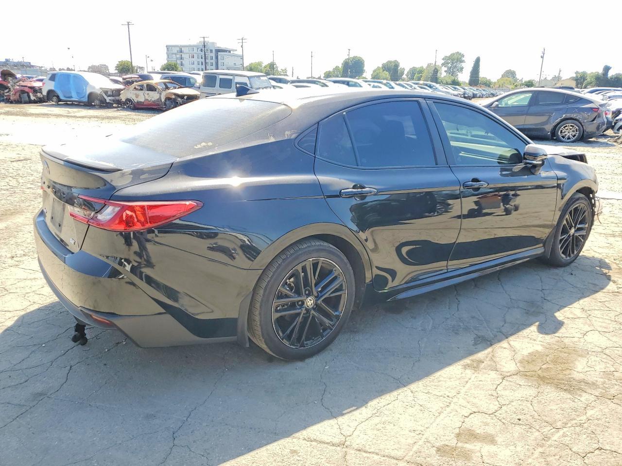 2025 Toyota Camry Se - Фото 3