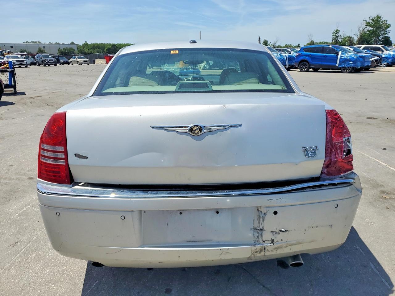 2006 Chrysler 300C - Image 6