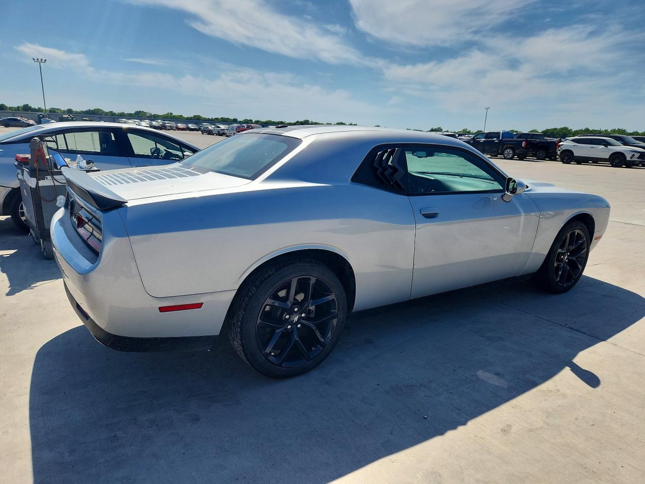 2023 Dodge Challenger Sxt - Фото 3