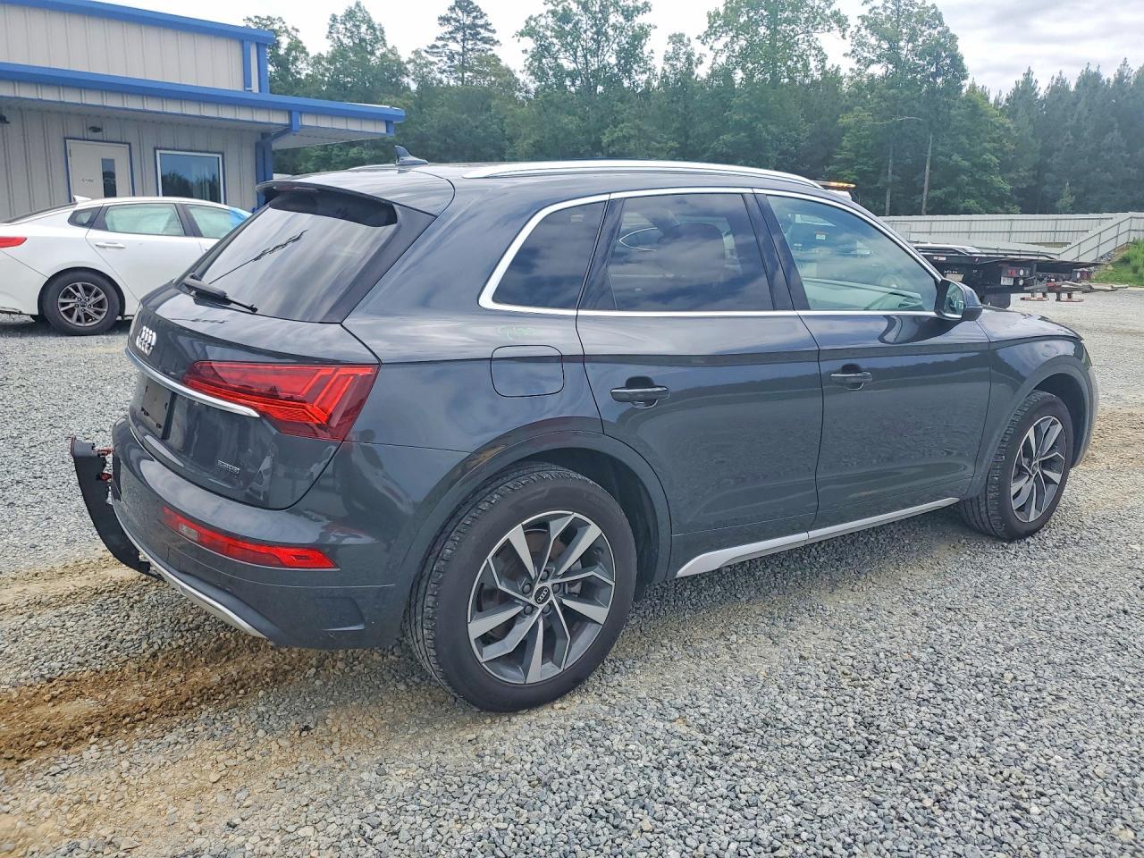 2021 Audi Q5 Premium Plus - Image 3
