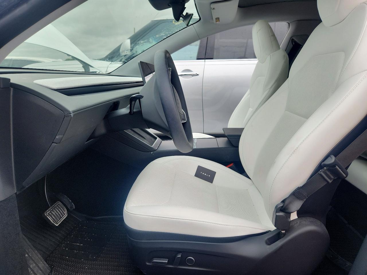 2026 Tesla Model Y - Image 7