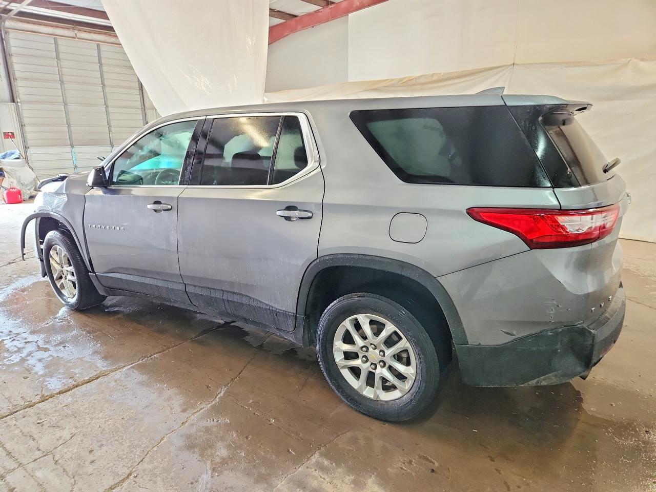 2019 Chevrolet Traverse Ls - Фото 2