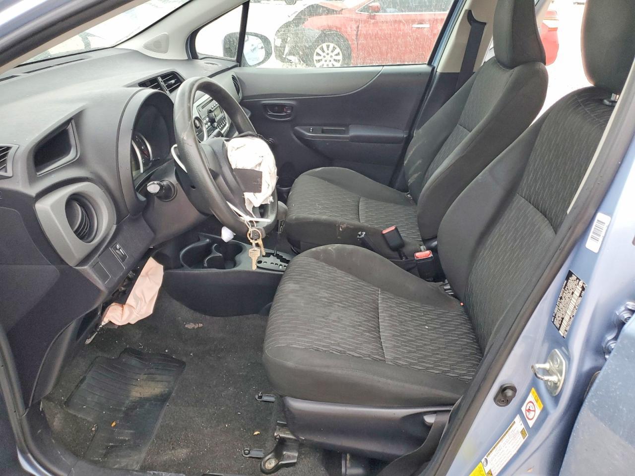 2014 Toyota Yaris 5-Door L Fleet - Фото 7