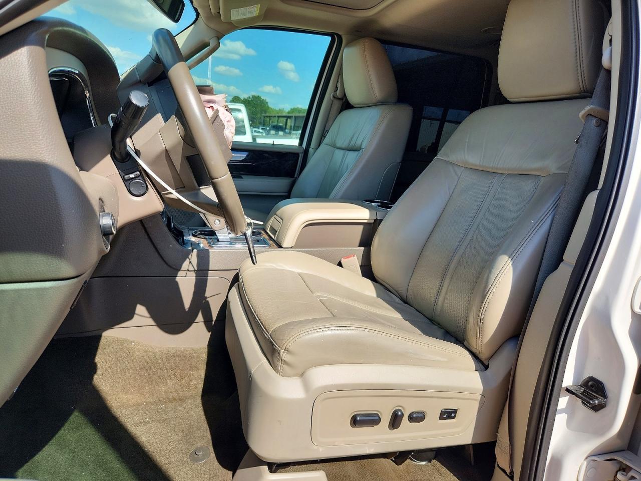 2015 Lincoln Navigator - Image 7