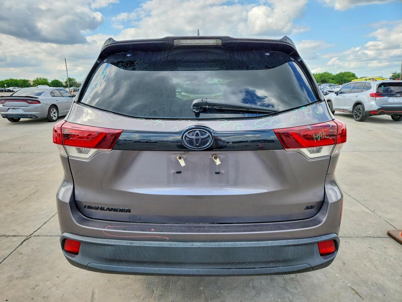 2019 Toyota Highlander Se - Image 6