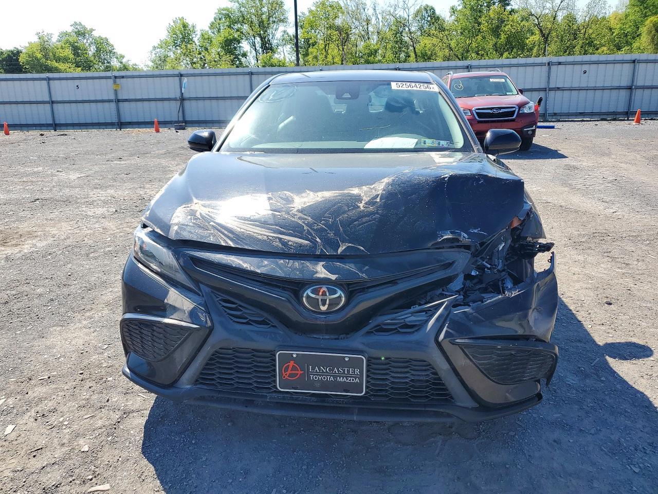 2021 Toyota Camry Se - Фото 5