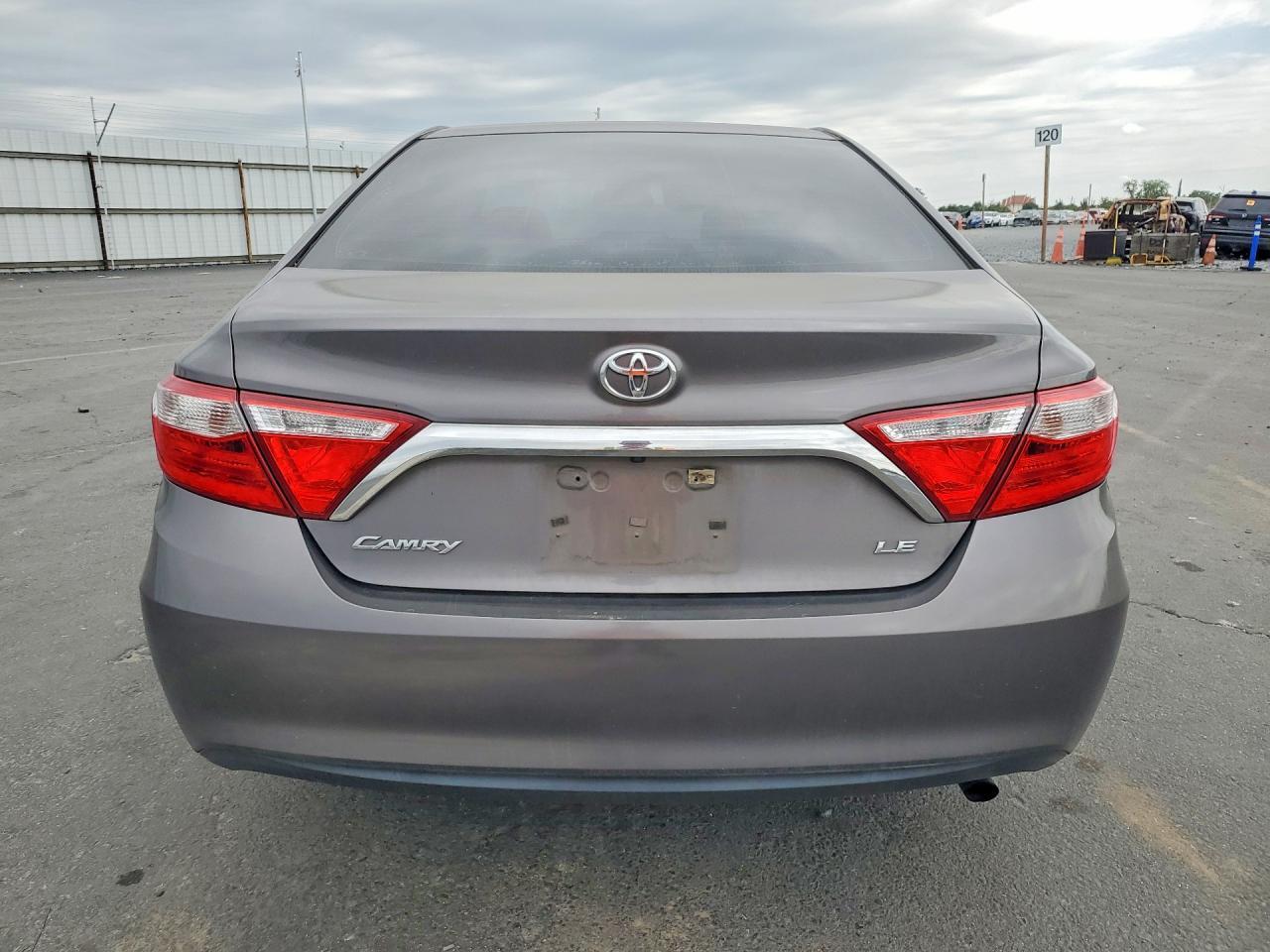2017 Toyota Camry Le - Фото 6