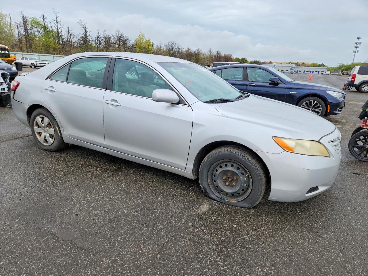 2009 Toyota Camry Le - Image 4