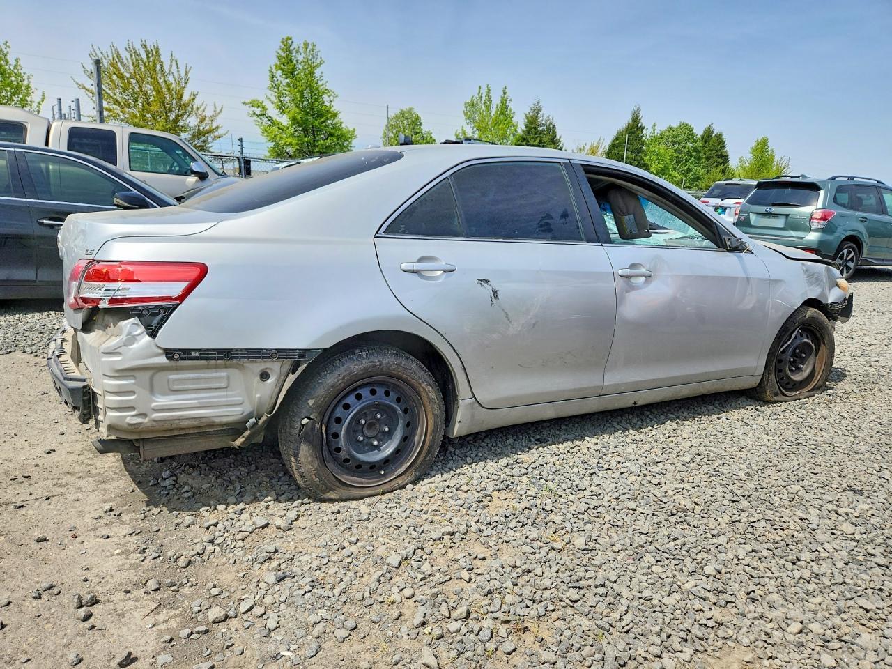 2010 Toyota Camry Le - Фото 3