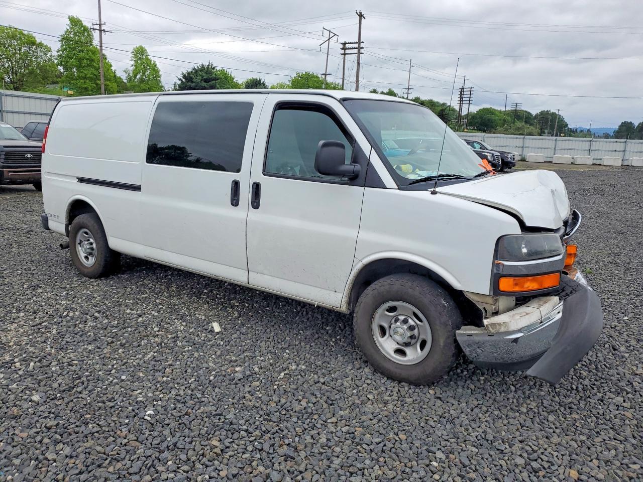 2014 Chevrolet Express G2500 - Image 4