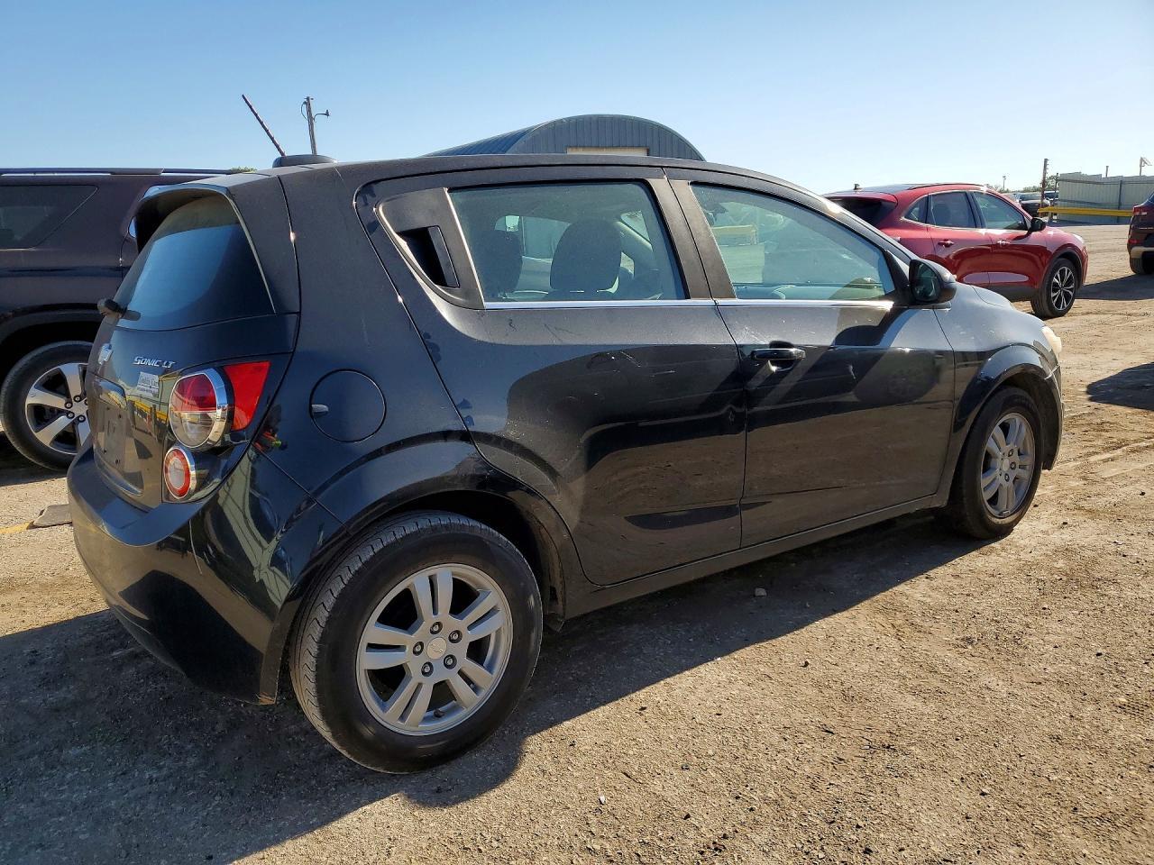 2015 Chevrolet Sonic Lt - Фото 3