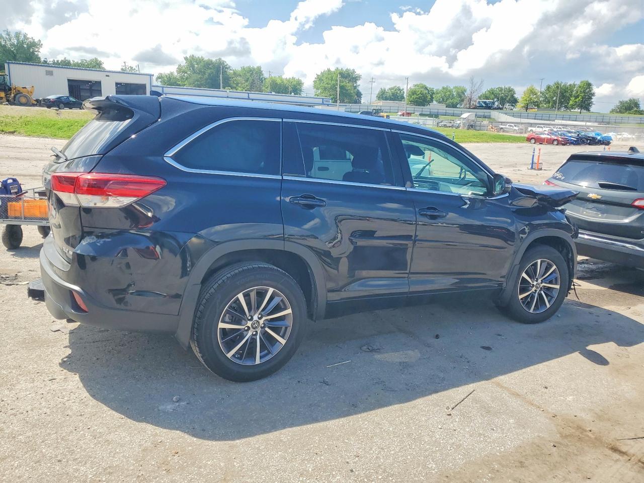 2017 Toyota Highlander Xle - Image 3