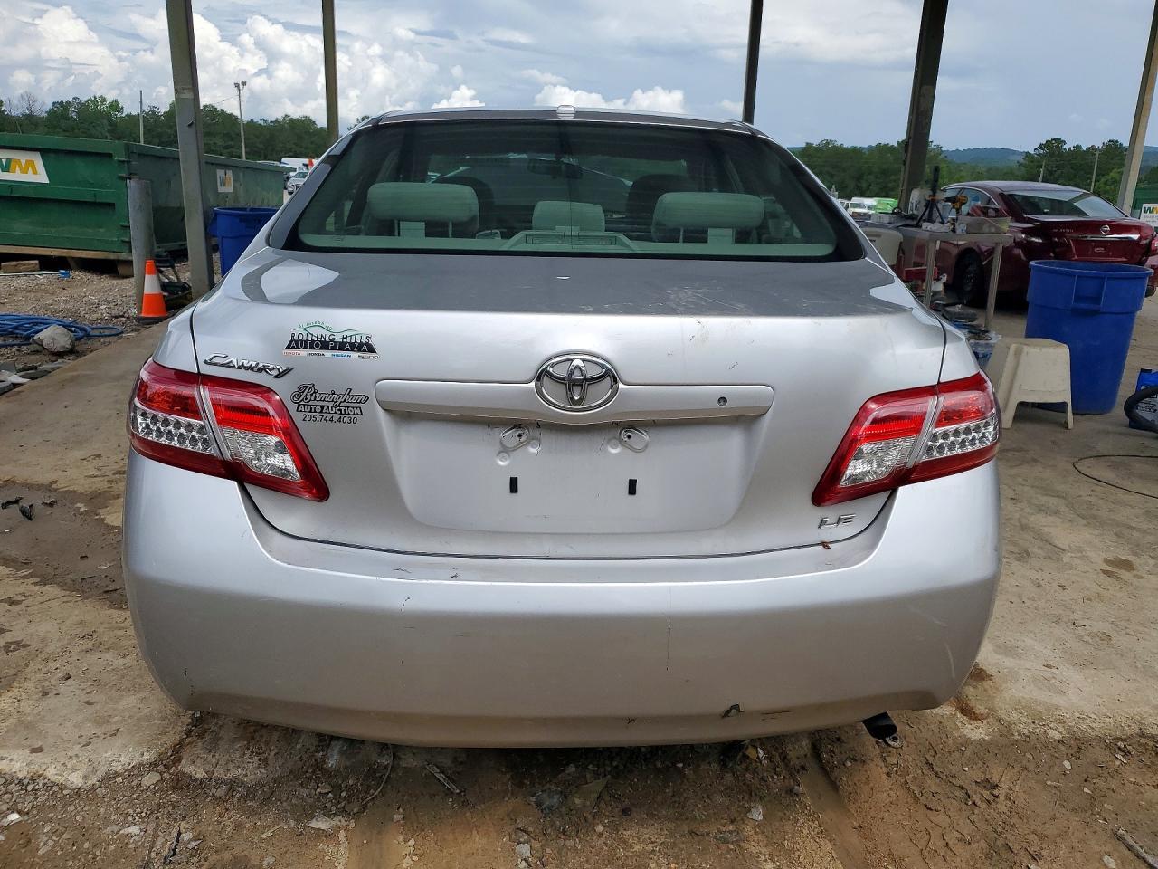 2010 Toyota Camry Le - Фото 6