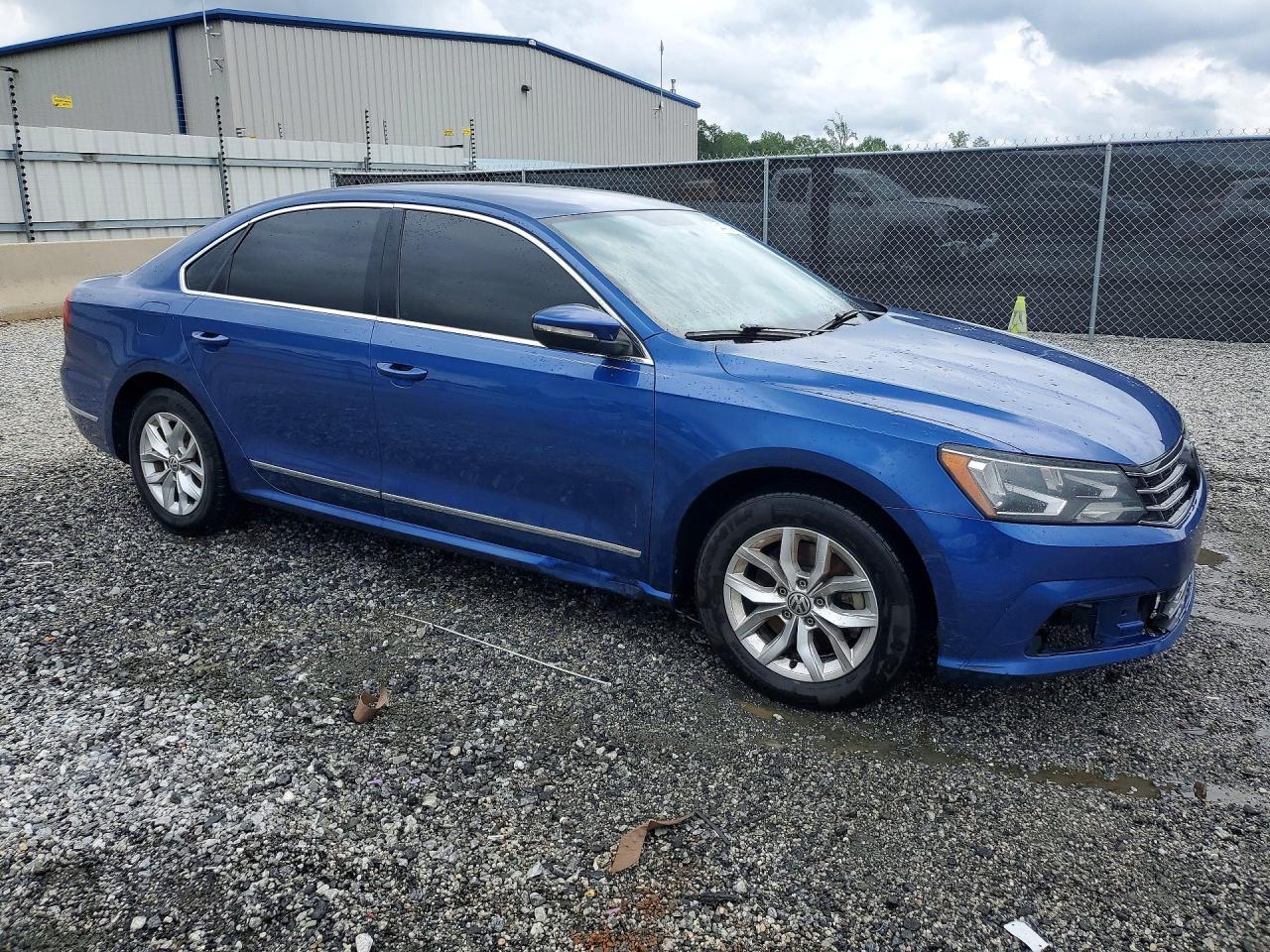 2017 Volkswagen Passat S - Фото 4