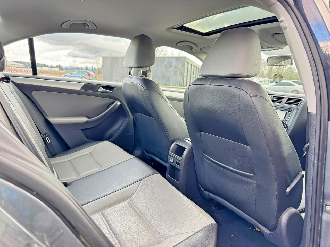 2013 Volkswagen Jetta Hybrid - Image 6