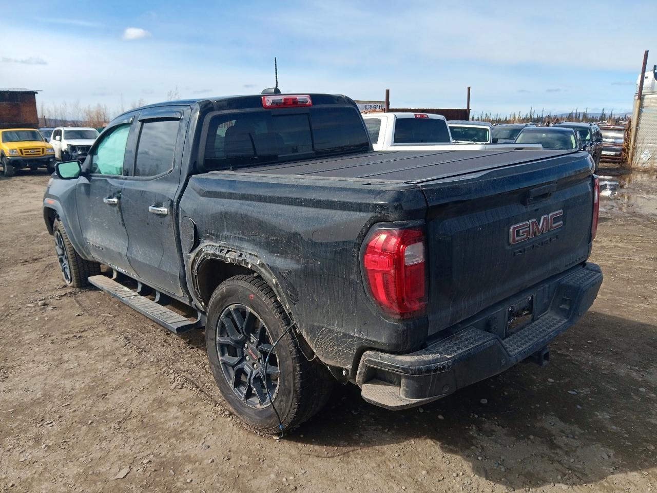 2024 GMC Canyon Denali - Image 2