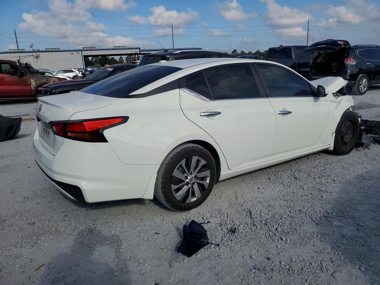 2020 Nissan Altima S - Фото 3