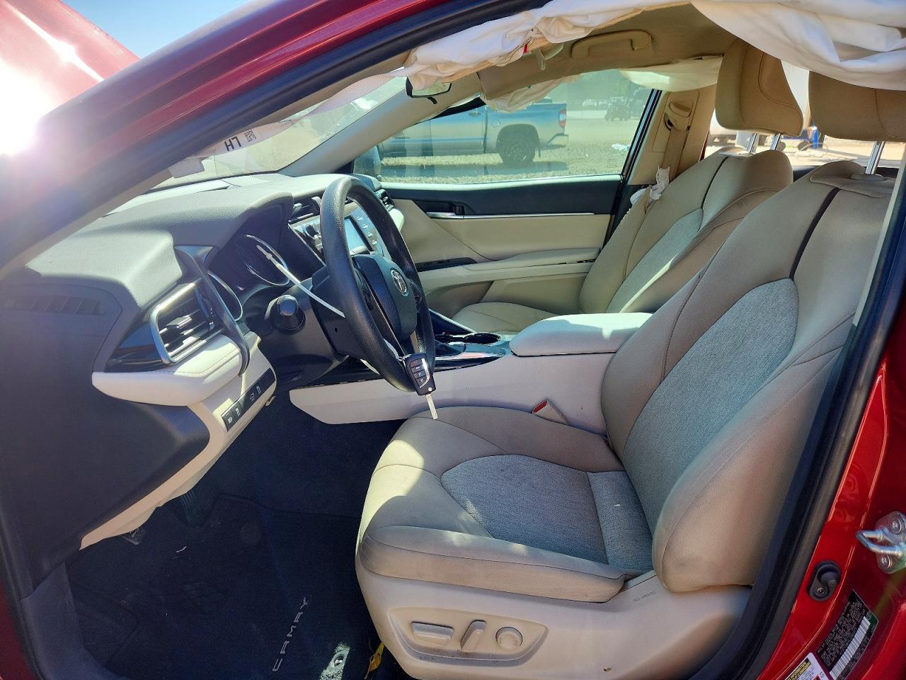 2020 Toyota Camry Le - Фото 7