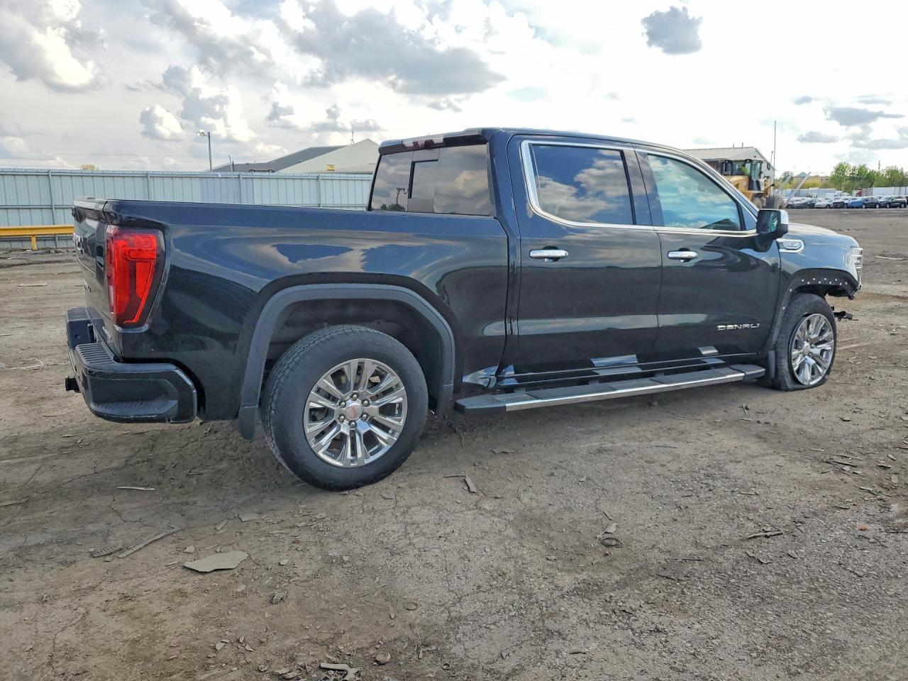2023 GMC Sierra K1500 Denali - Image 3