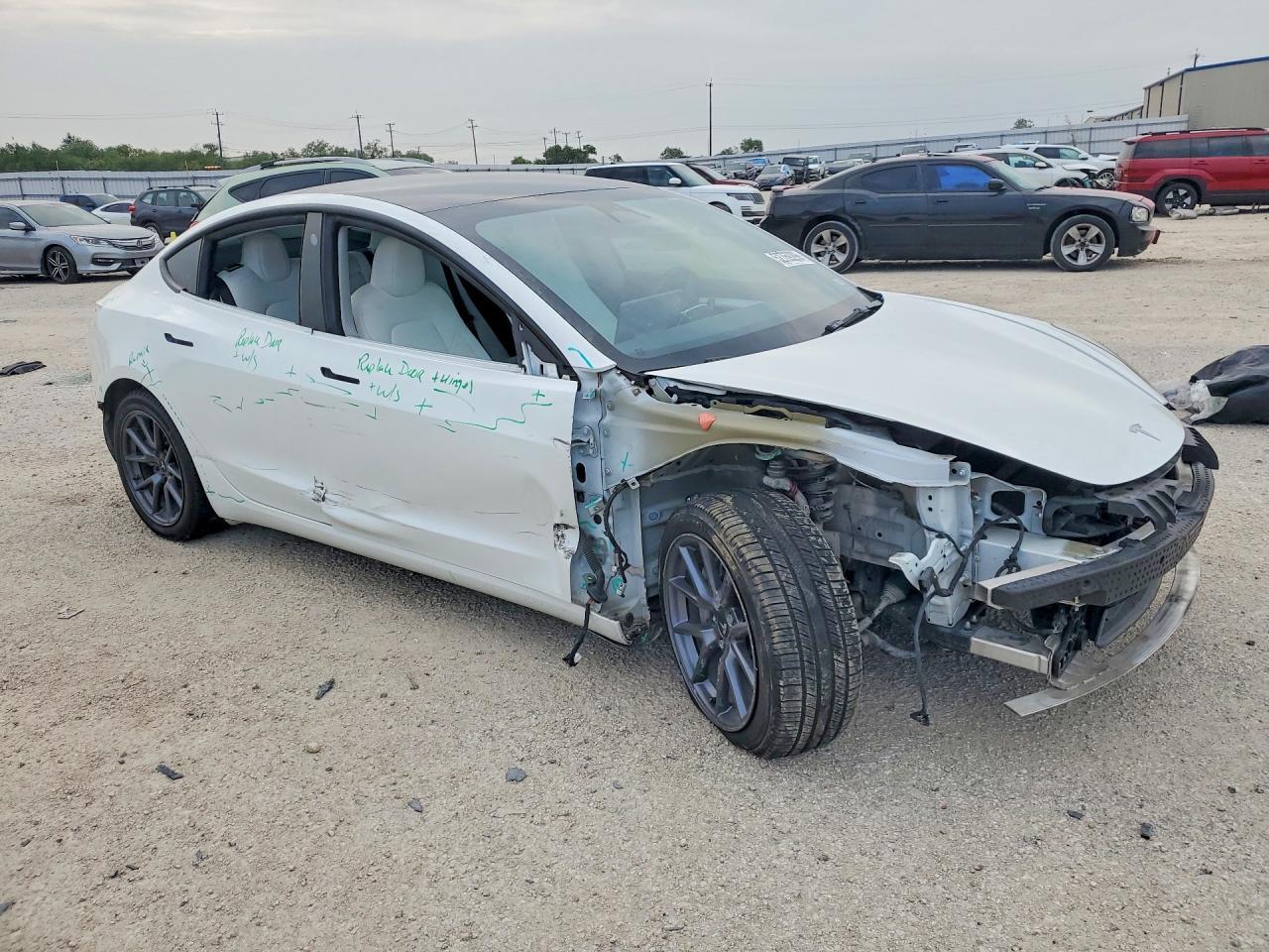 2023 Tesla Model 3 - Фото 4