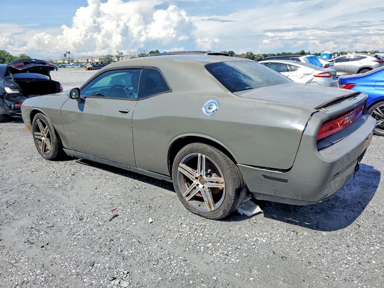 2011 Dodge Challenger - Фото 2