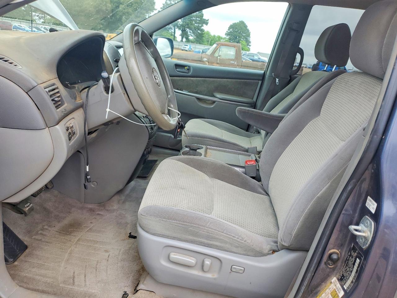 2009 Toyota Sienna Le 7-Passenger - Image 7