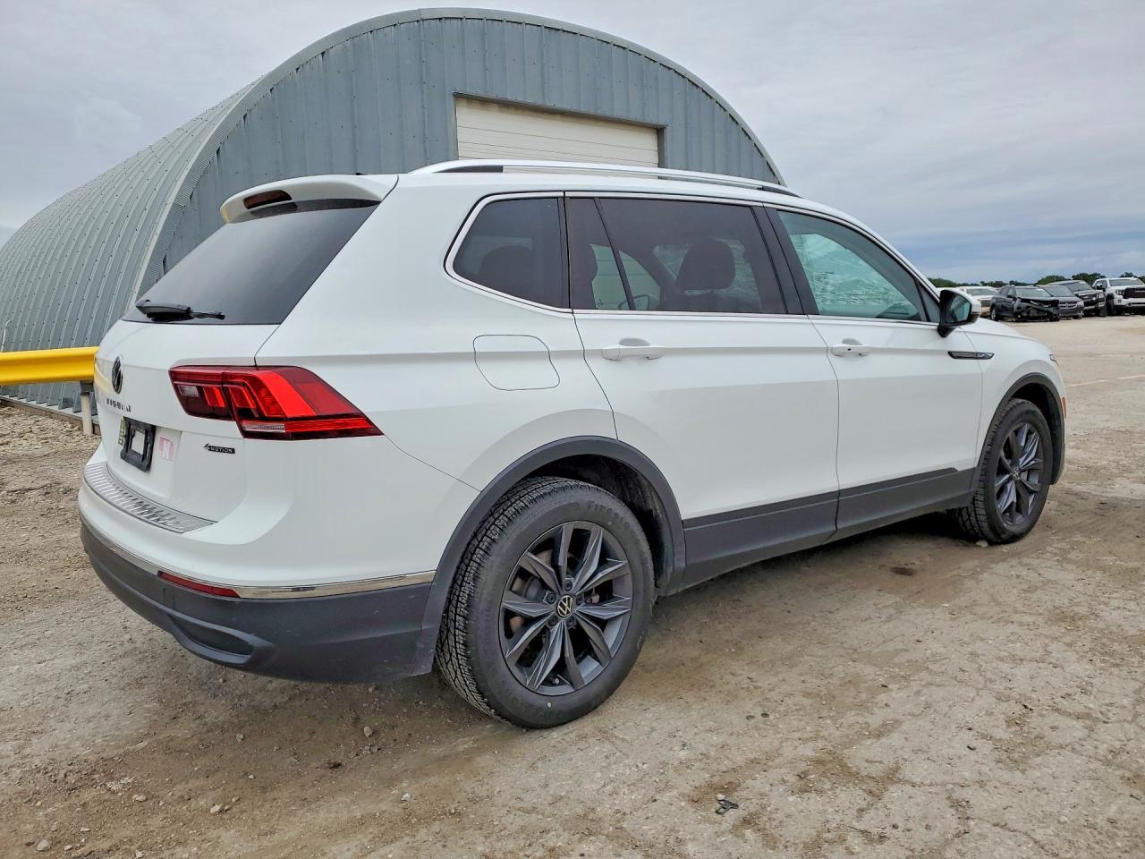 2024 Volkswagen Tiguan Se - Image 3