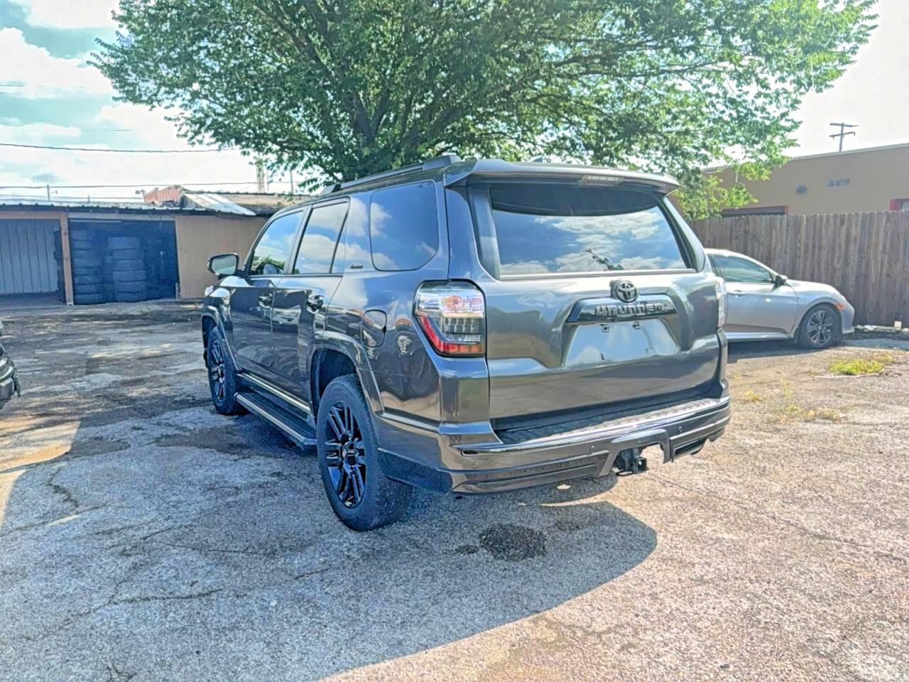 2020 Toyota 4Runner Nightshade Edition - Фото 3