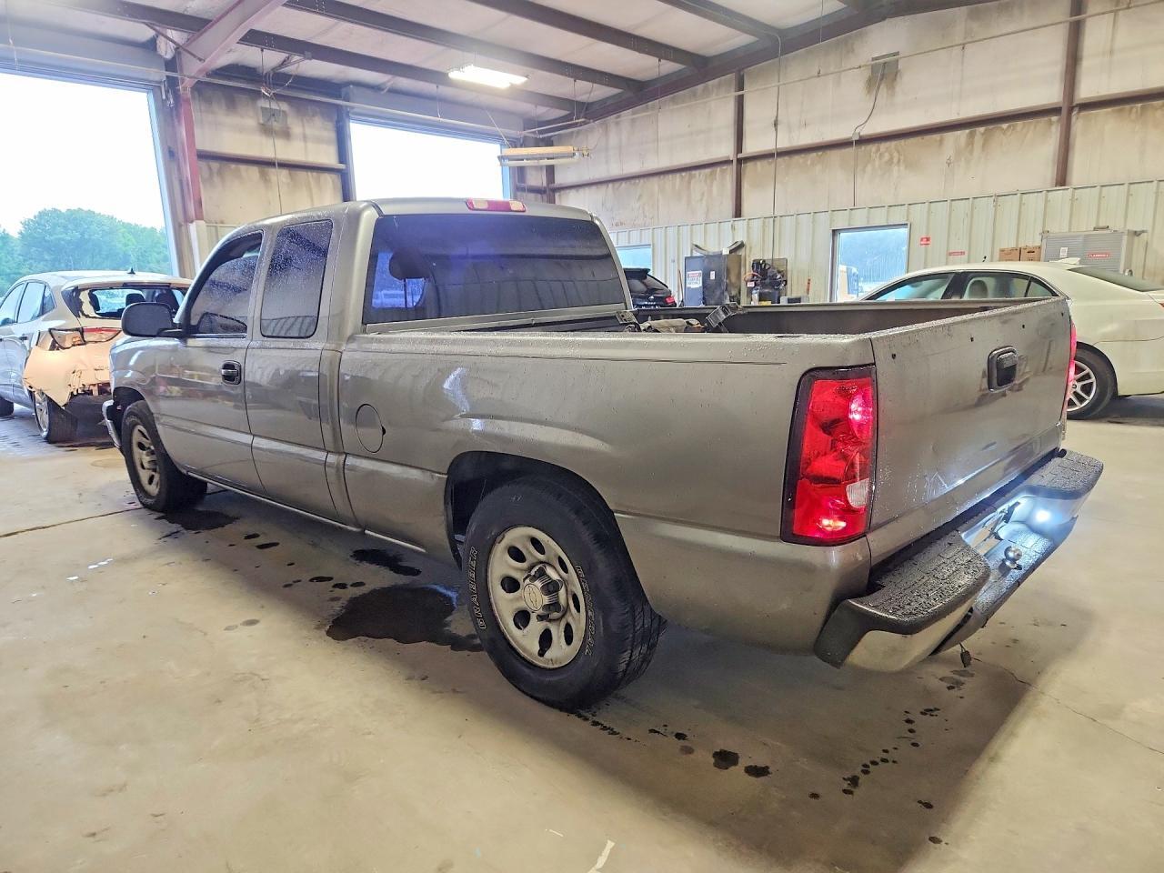 2006 Chevrolet Silverado C1500 - Фото 2