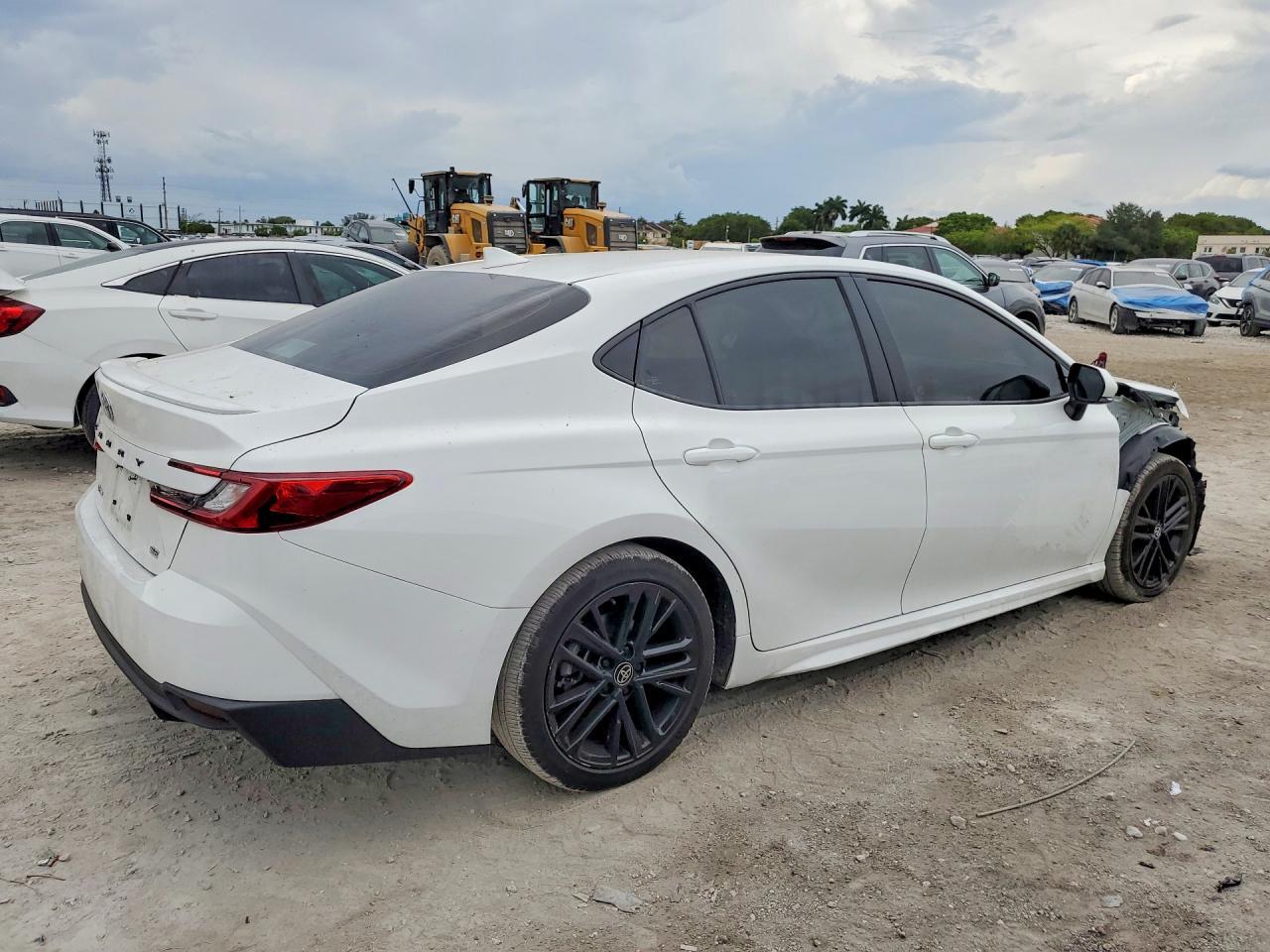 2025 Toyota Camry Se - Фото 3