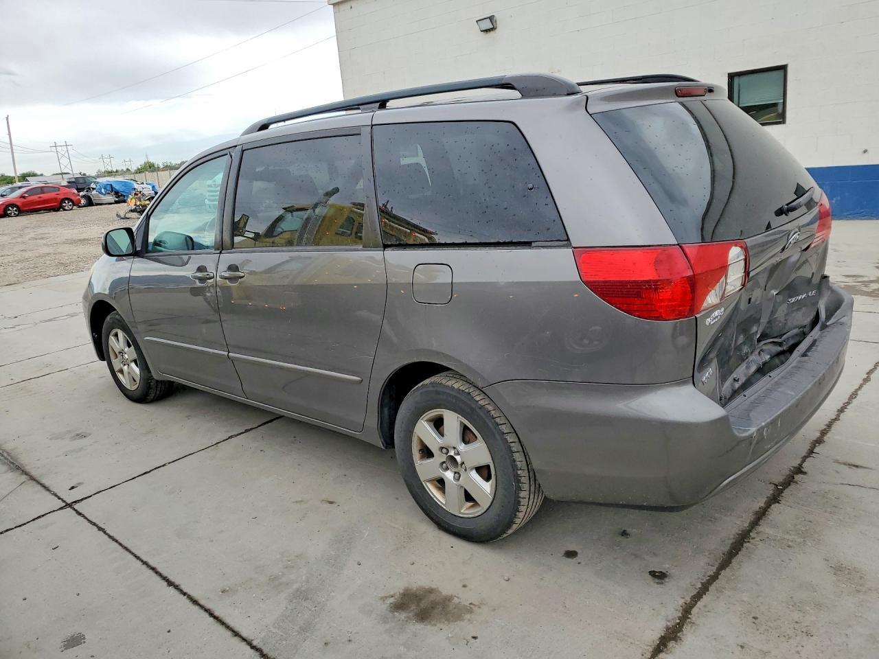 2004 Toyota Sienna Le 8 Passenger - Фото 2