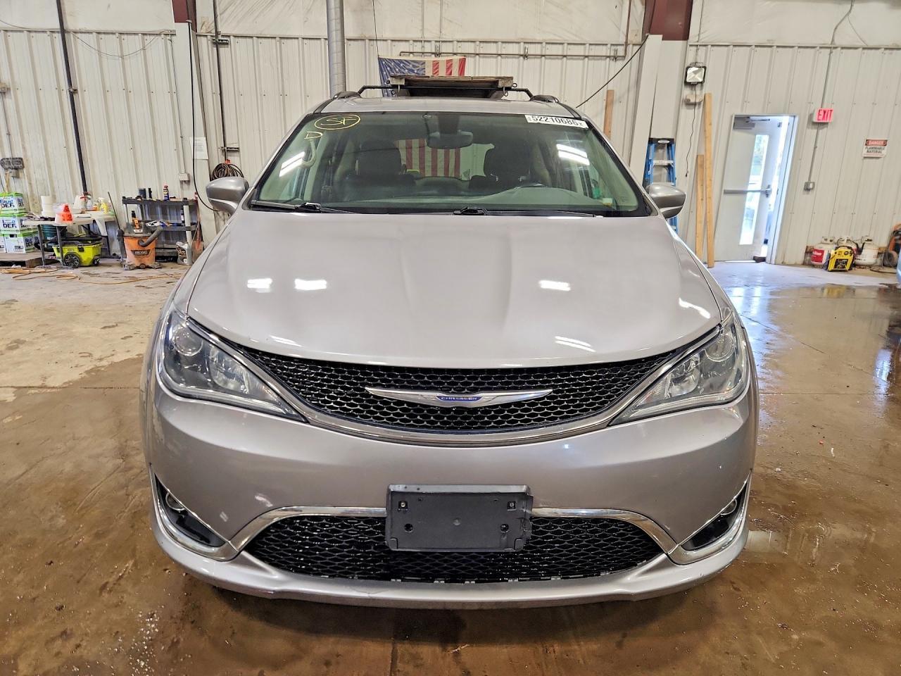 2017 Chrysler Pacifica Touring L - Image 5