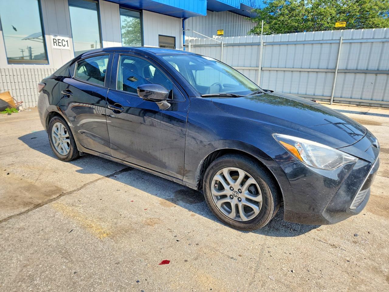 2016 Scion Ia Base - Фото 4