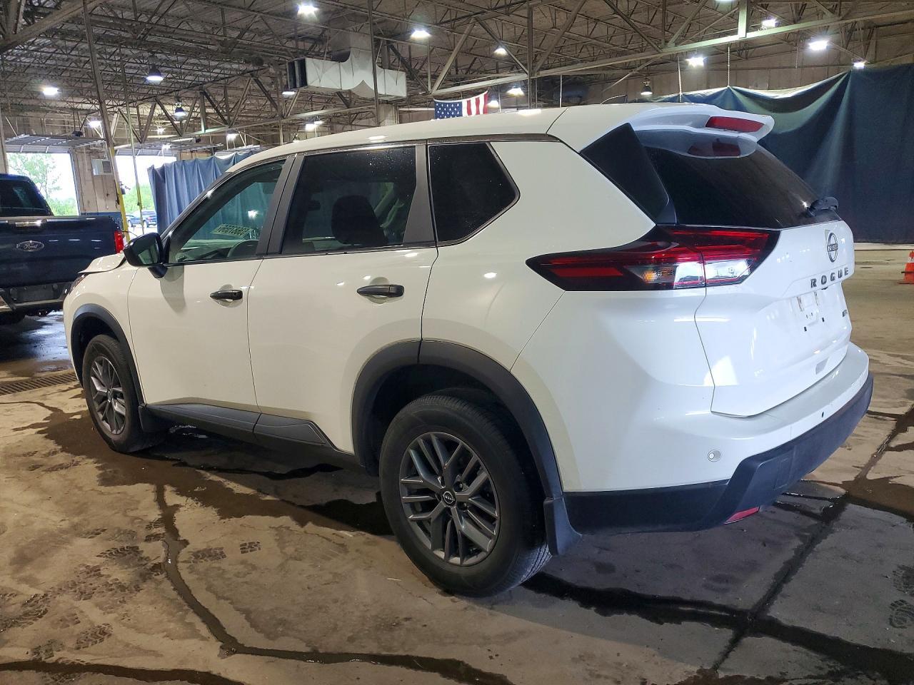 2025 Nissan Rogue S - Фото 2